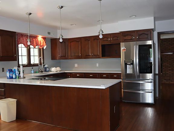 3rd image of 123 Sycamore Dr