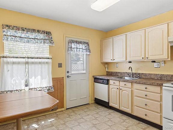 5th image of 8 Coventry Court