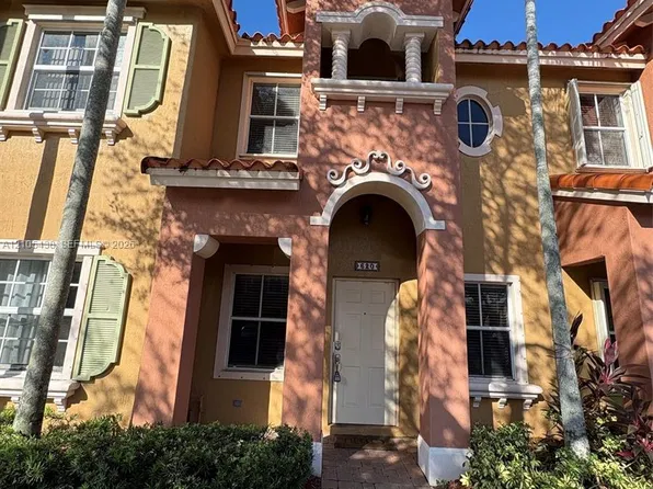 620 SW 107th Ave #702, Pembroke Pines, FL 33025