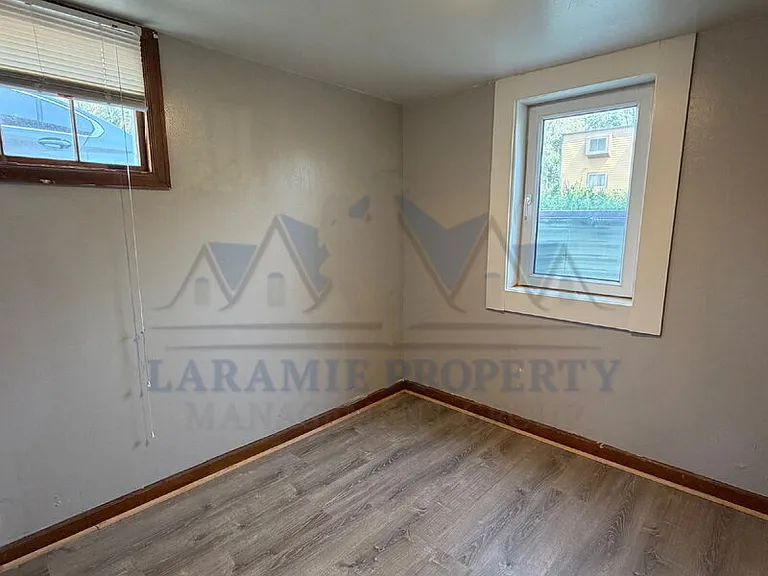 918 E Gibbon St — Photo 14