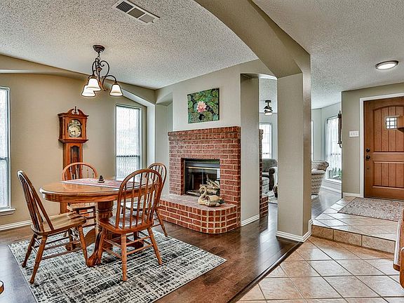 4th image of 2101 Barton Springs Dr
