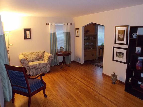 2nd image of 1111 Betty Ln