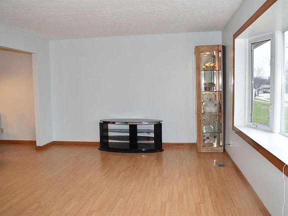 4th image of 5900 Flaig Dr