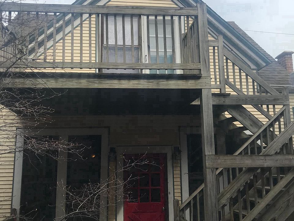 Wrigleyville Coachhouse