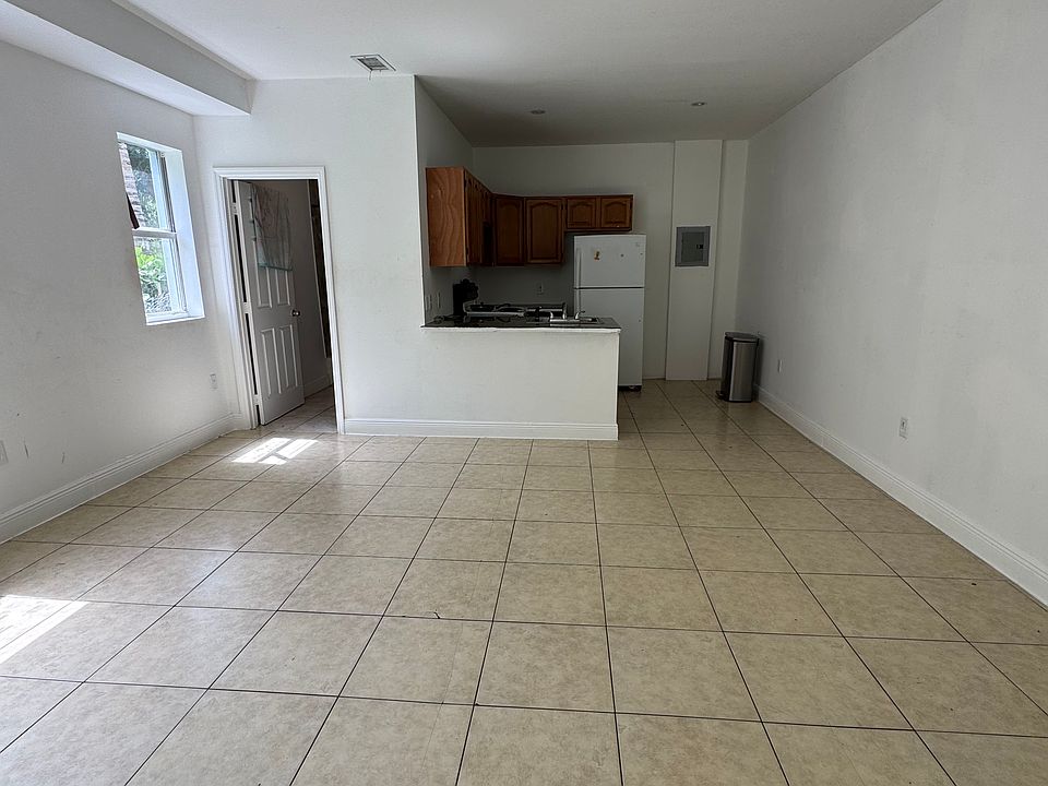1st image of 345 NW 34th St APT 3