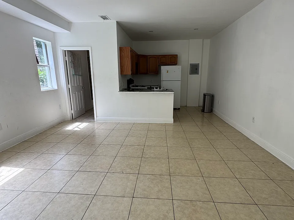 345 NW 34th St #3