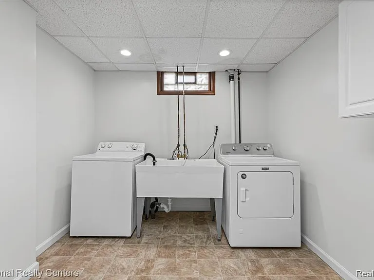 4521 Elmwood Ave — Photo 28