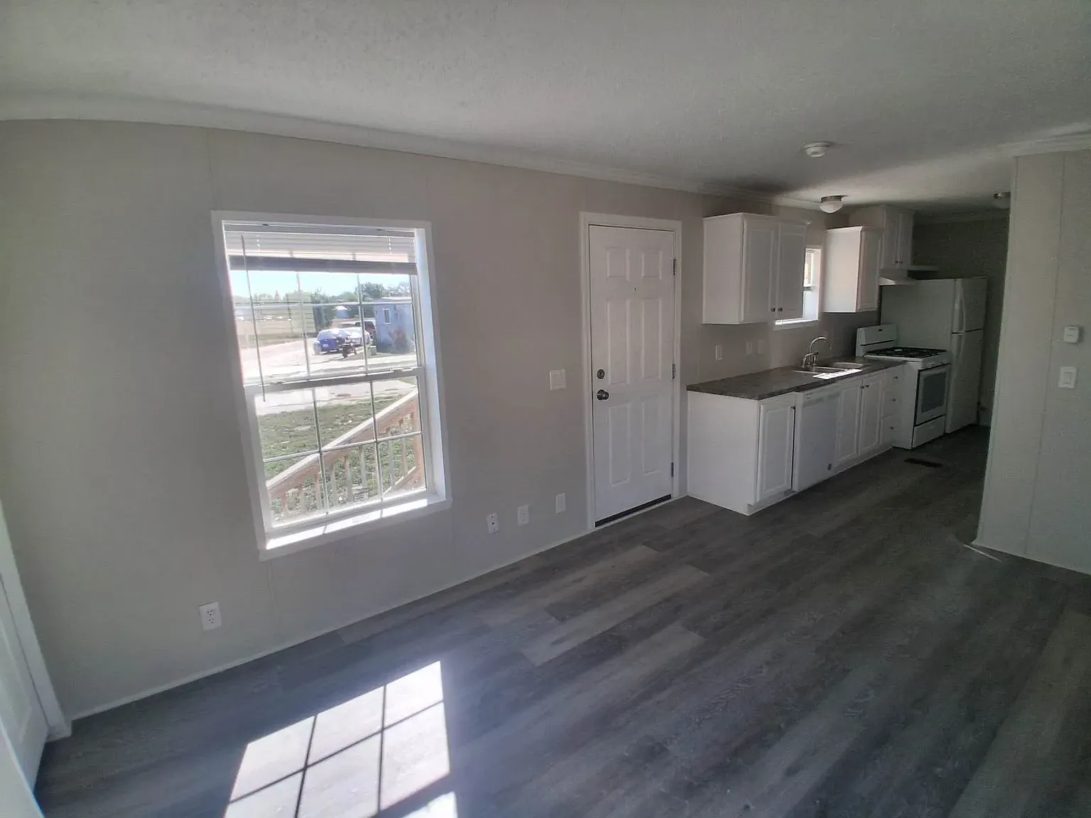 2 bed, 576 sqft, $700 — Photo 3