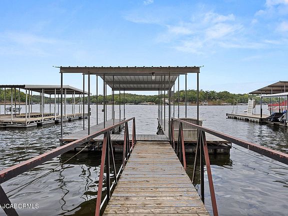 2nd image of 33017 Fairglen Rd