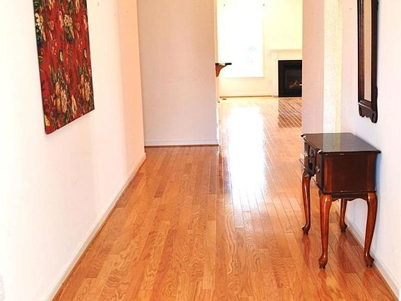 3rd image of 208 Paulette Cir