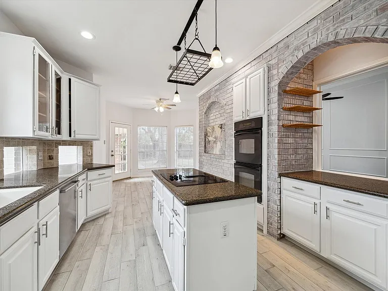 2715 Oakland Dr — Photo 10