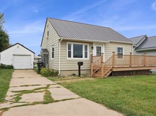 2480 1st St SW, Cedar Rapids, IA 52404