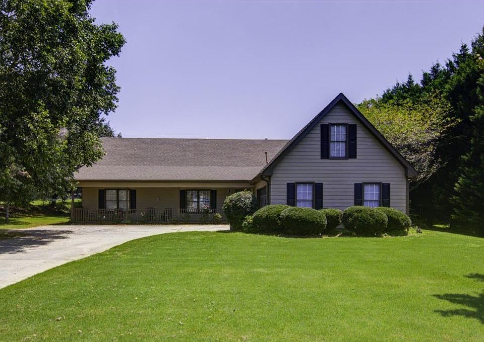 1st image of 2410 Huntington Dr