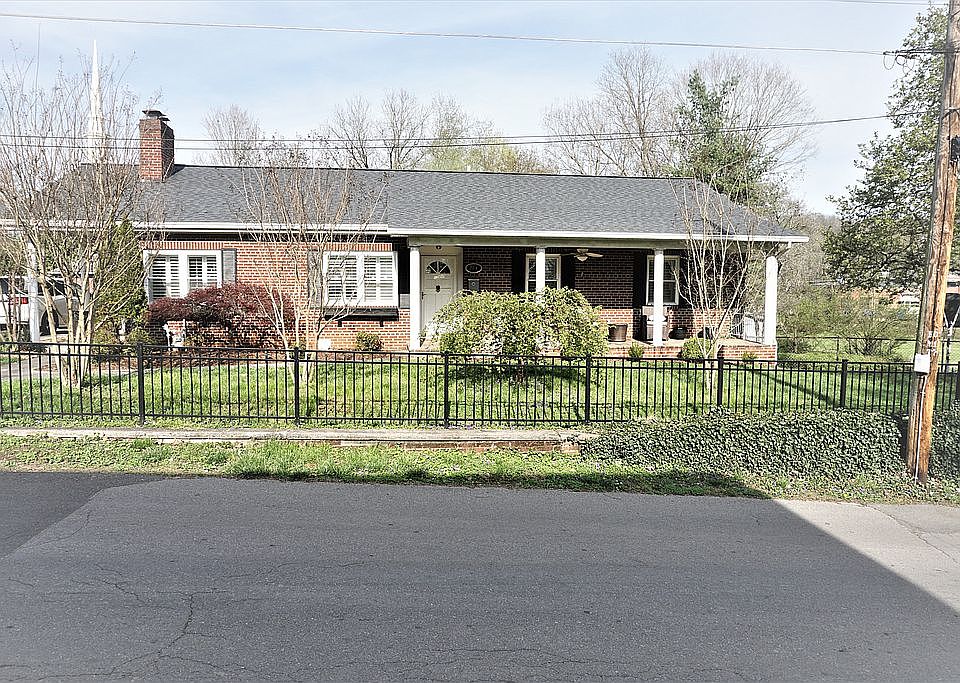 1st image of 204 S Rogers St