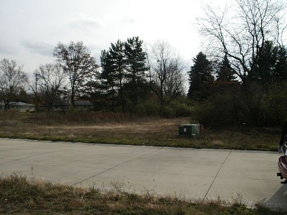 3rd image of 48632 Jamie Cir
