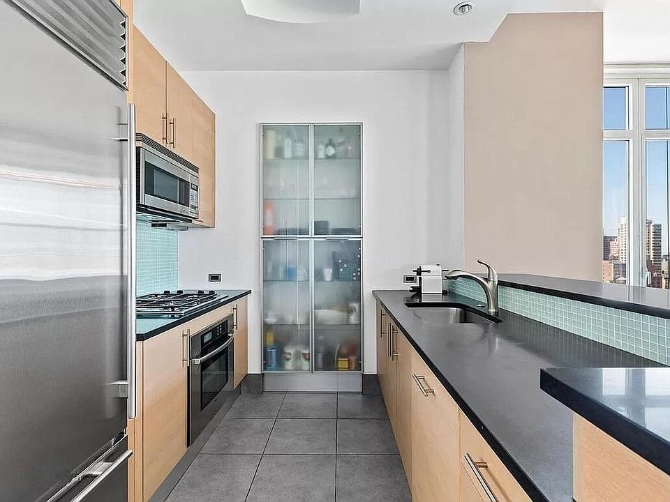 1st image of 325 5th Ave APT 27F