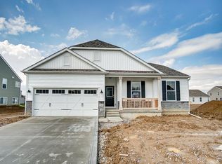 226 Woodland Sky Dr, Pataskala, OH