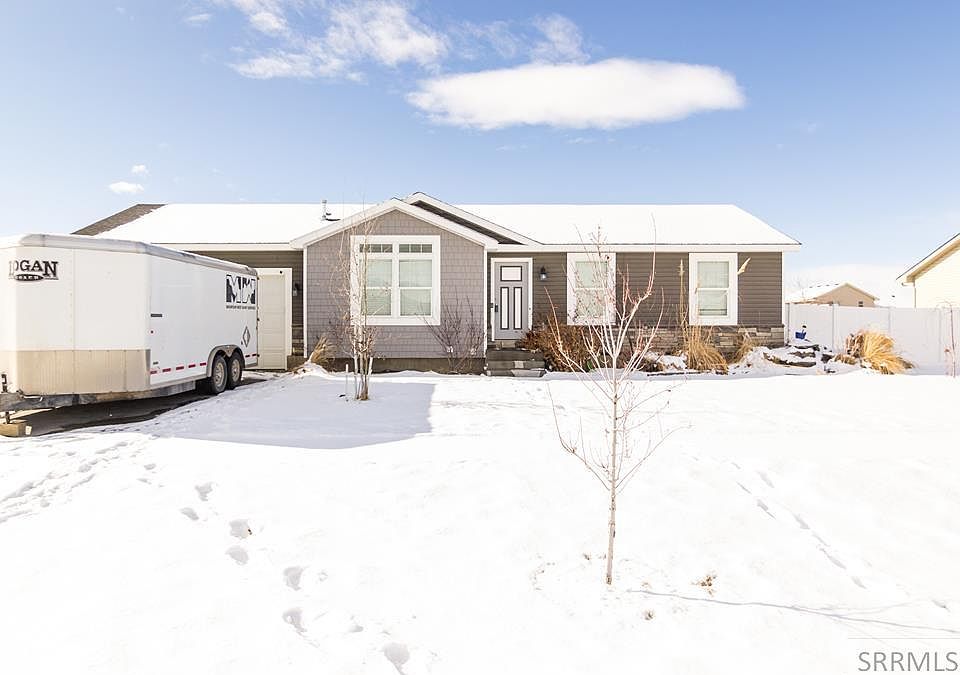 1st image of 2141 N Gladys Dr