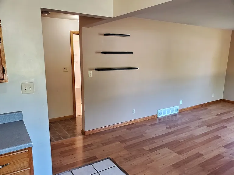 1163 Higgins Ave — Photo 23