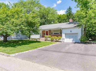 12 Nomahegan Ct, Cranford, NJ 07016