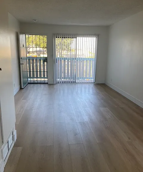 Orange Apartments — Photo 14
