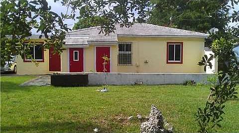 3rd image of 940 NE 143rd St