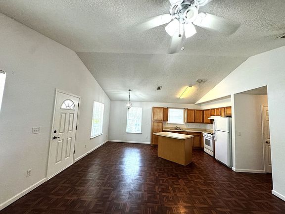3rd image of 1356 Evergreen Ave