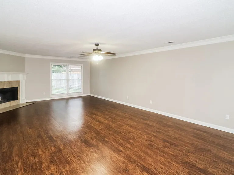 300 N Ericson Rd — Photo 3