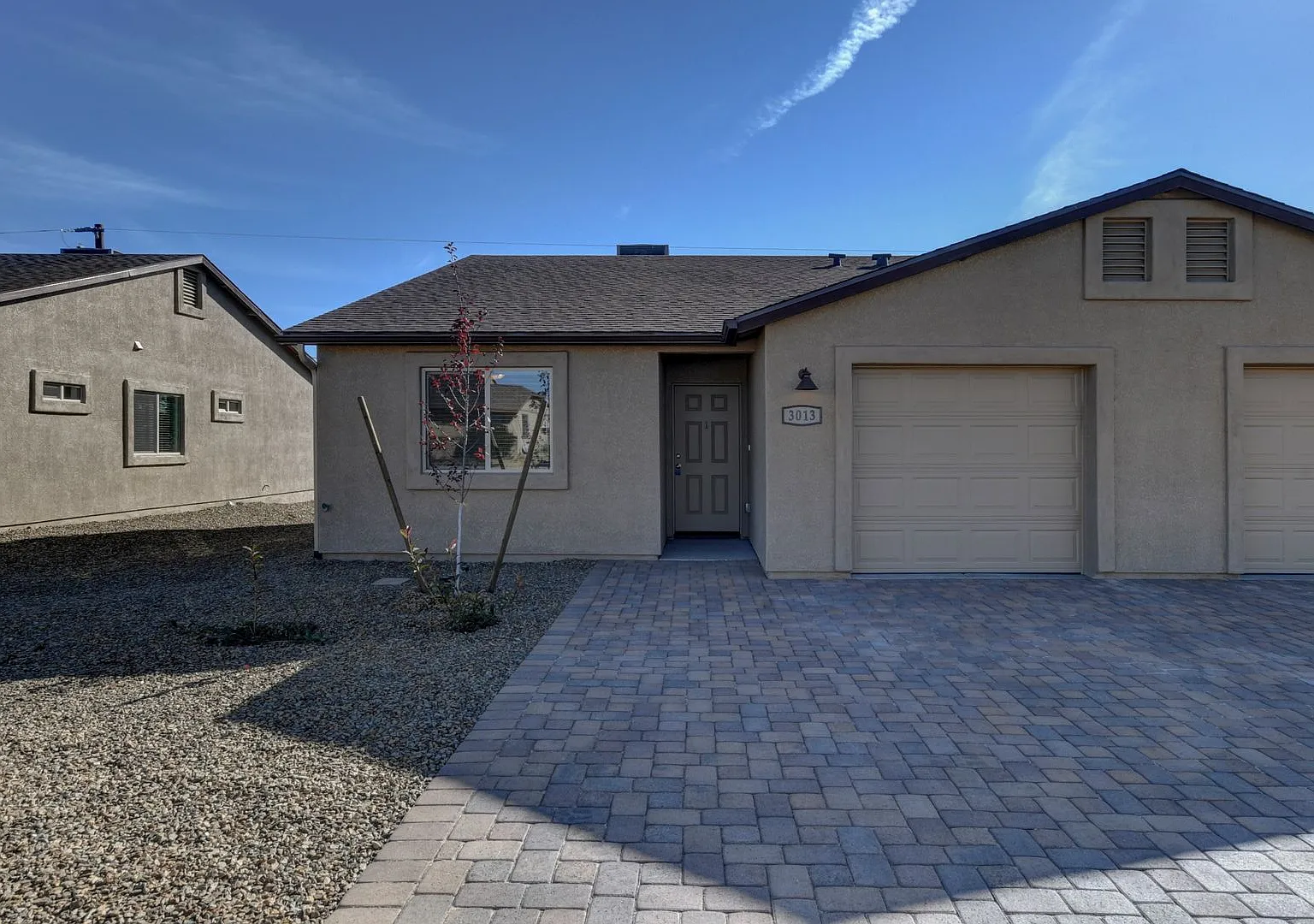 3013 N Corrine Dr — Photo 1