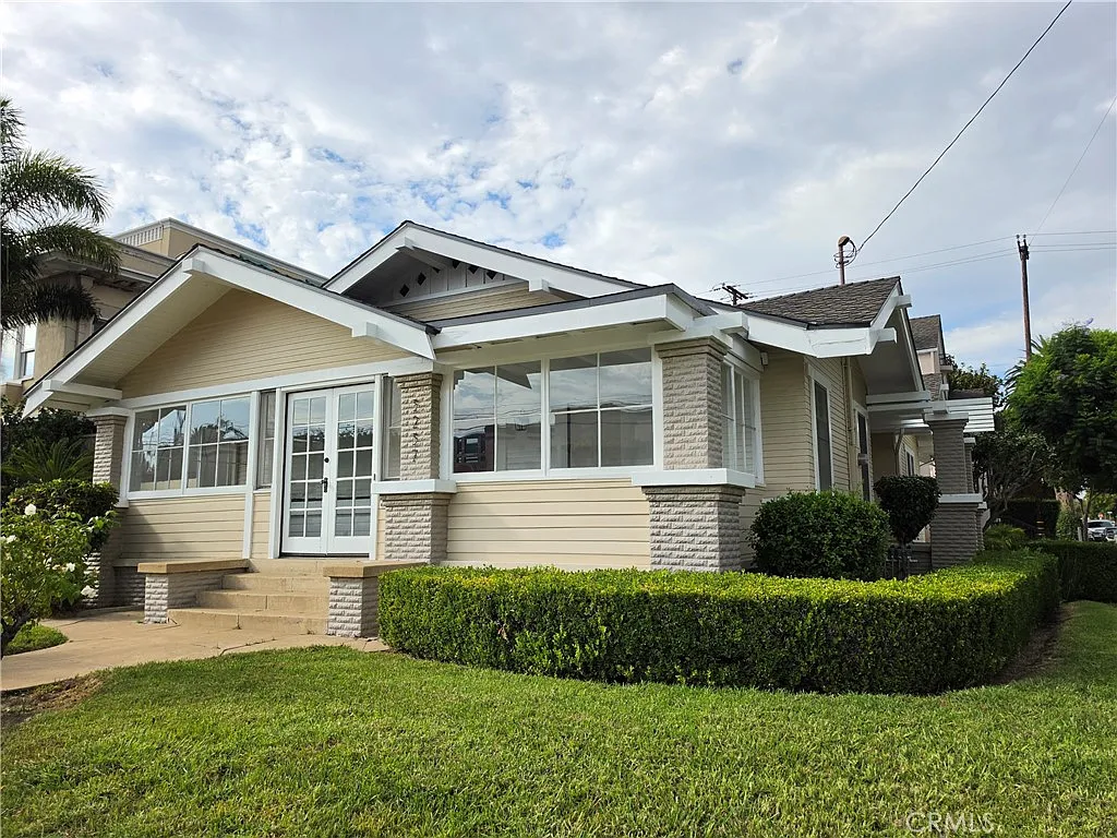 3 bed, 1.5 bath, 1590 sqft, $4,950 — Photo 1