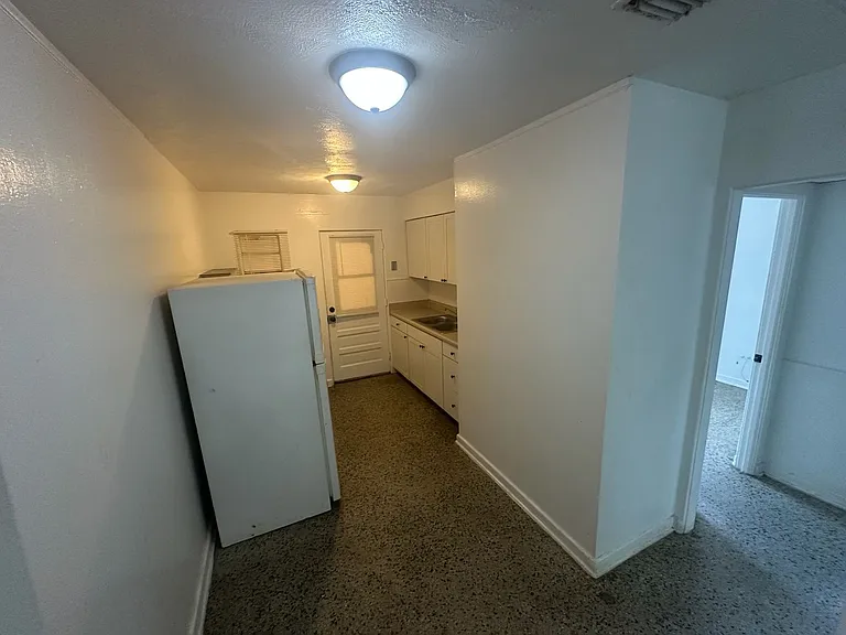 2109 S Mills Ave — Photo 6