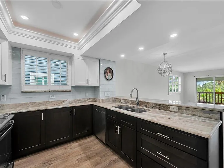 802 Hidden Harbour Dr — Photo 9
