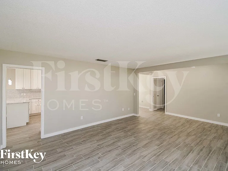 1010 Anna Ave — Photo 4