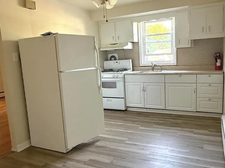 25 S Sylvania Ave — Photo 4