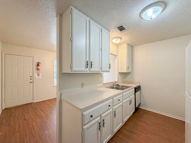 3705 Ivanhoe Dr — Photo 4