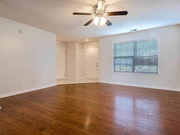 3rd image of 236 Palm Hill Dr
