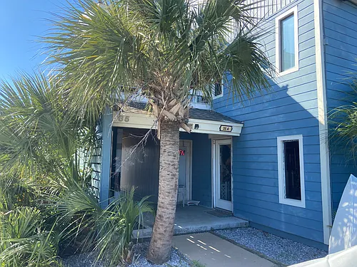 33 Gulf Breeze Pkwy #B Photo 1 33 Gulf Breeze Pkwy #B Photo 1
