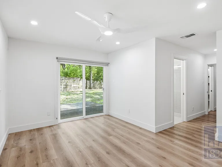 2703 Burleson Rd — Photo 14