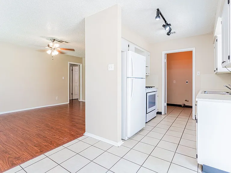 3004 Pecan Springs Rd #B — Photo 17