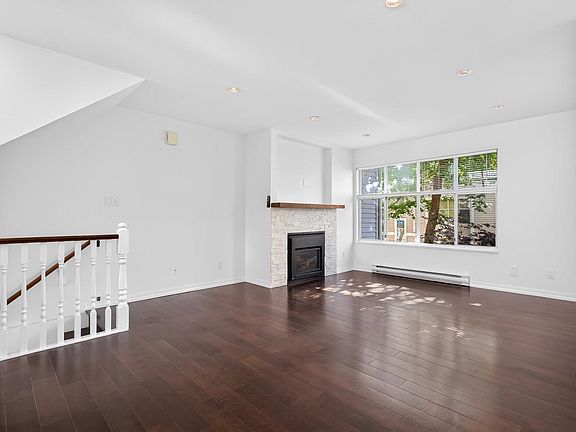5th image of 2450 Hawthorne Ave #34