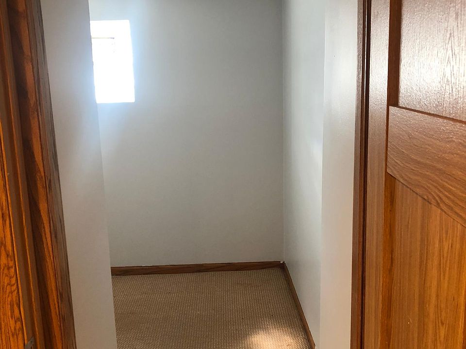Bedroom 2 Walk-in Closet