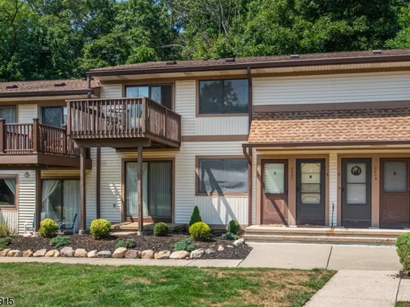2007A Stonegate Ln #A, Stanhope Boro, NJ 07874