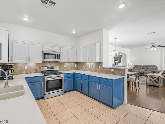 4th image of 8944 Snowtrack Ave