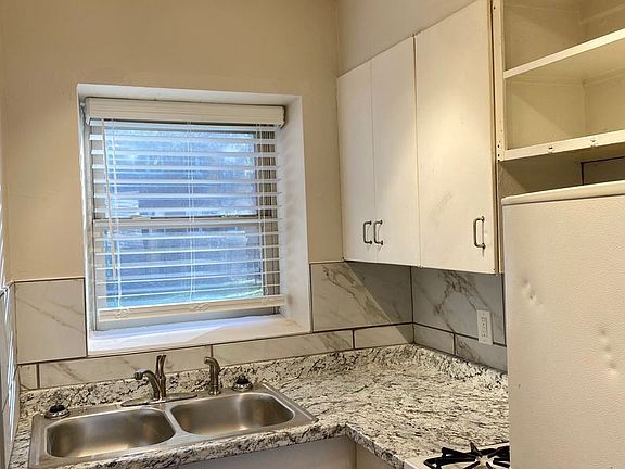 3rd image of 2100 Pleasant Ave #103