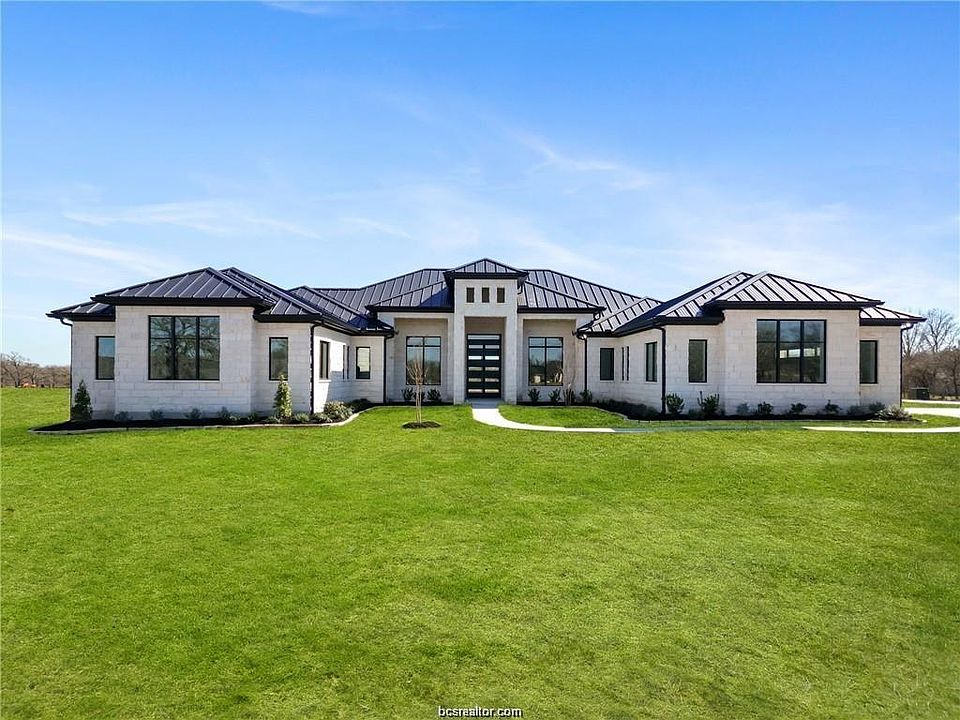 1st image of 4558 Hicks Ln