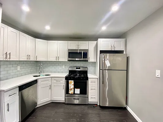 Rented by Bruma Realty LLC | media 11