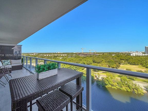 3rd image of 16385 Biscayne Blvd #1104