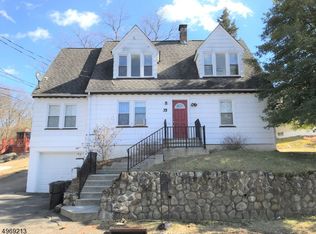 35 Grove St, Wanaque, NJ 07465