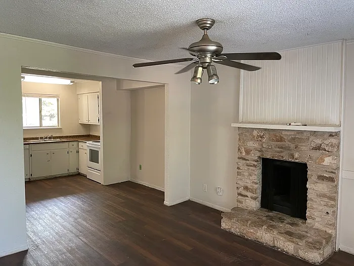 2 bed, 1.5 bath, 1303 sqft, $1,645 — Photo 3