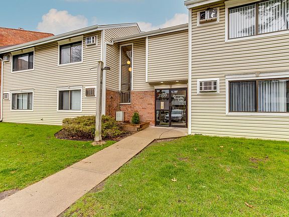 2nd image of 2200 Bayside Dr Unit 4